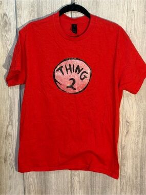 Gildan Red Short Sleeve 'Thing 2' Graphic Heavy Cotton Tee Medium